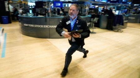 3 Warning Signs Flashing Red For Bond Investors